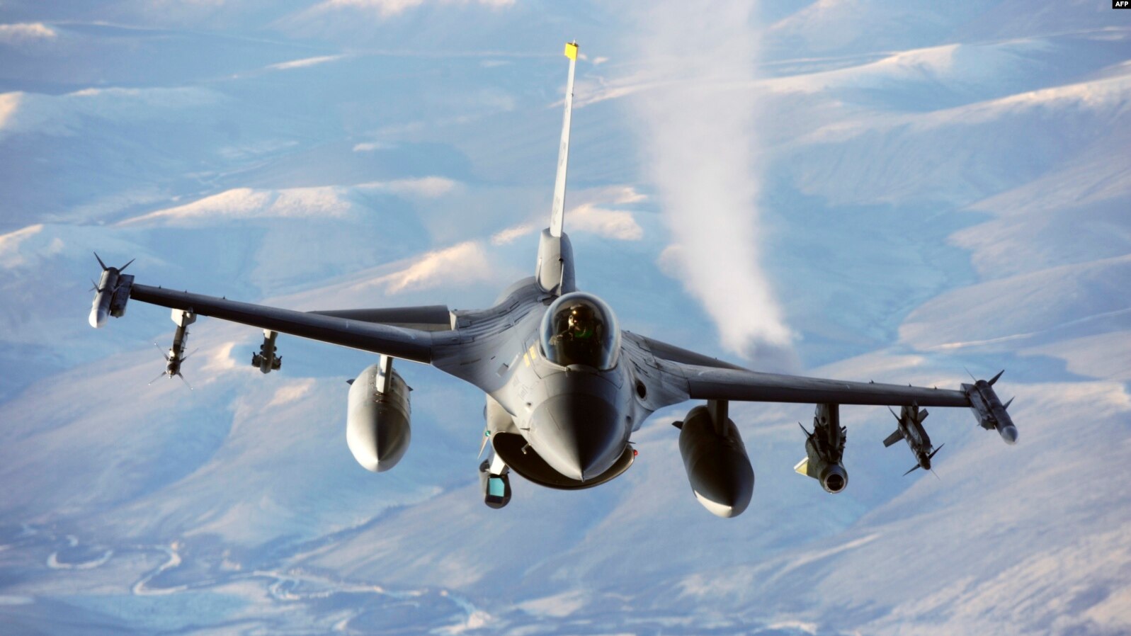F-16 fighter jet