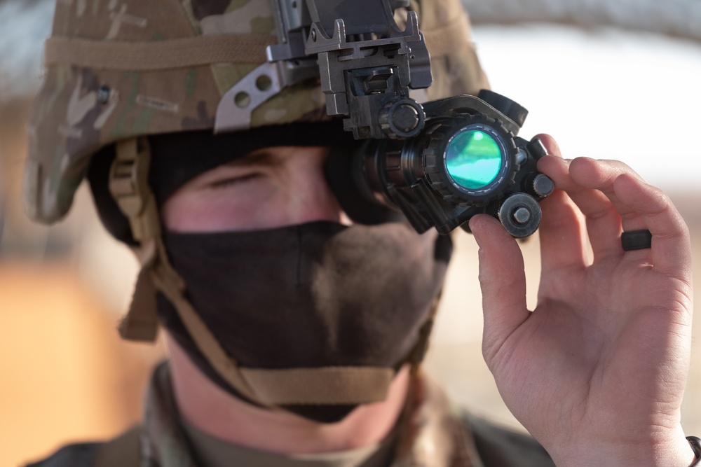AN/PVS-14 monocular night vision