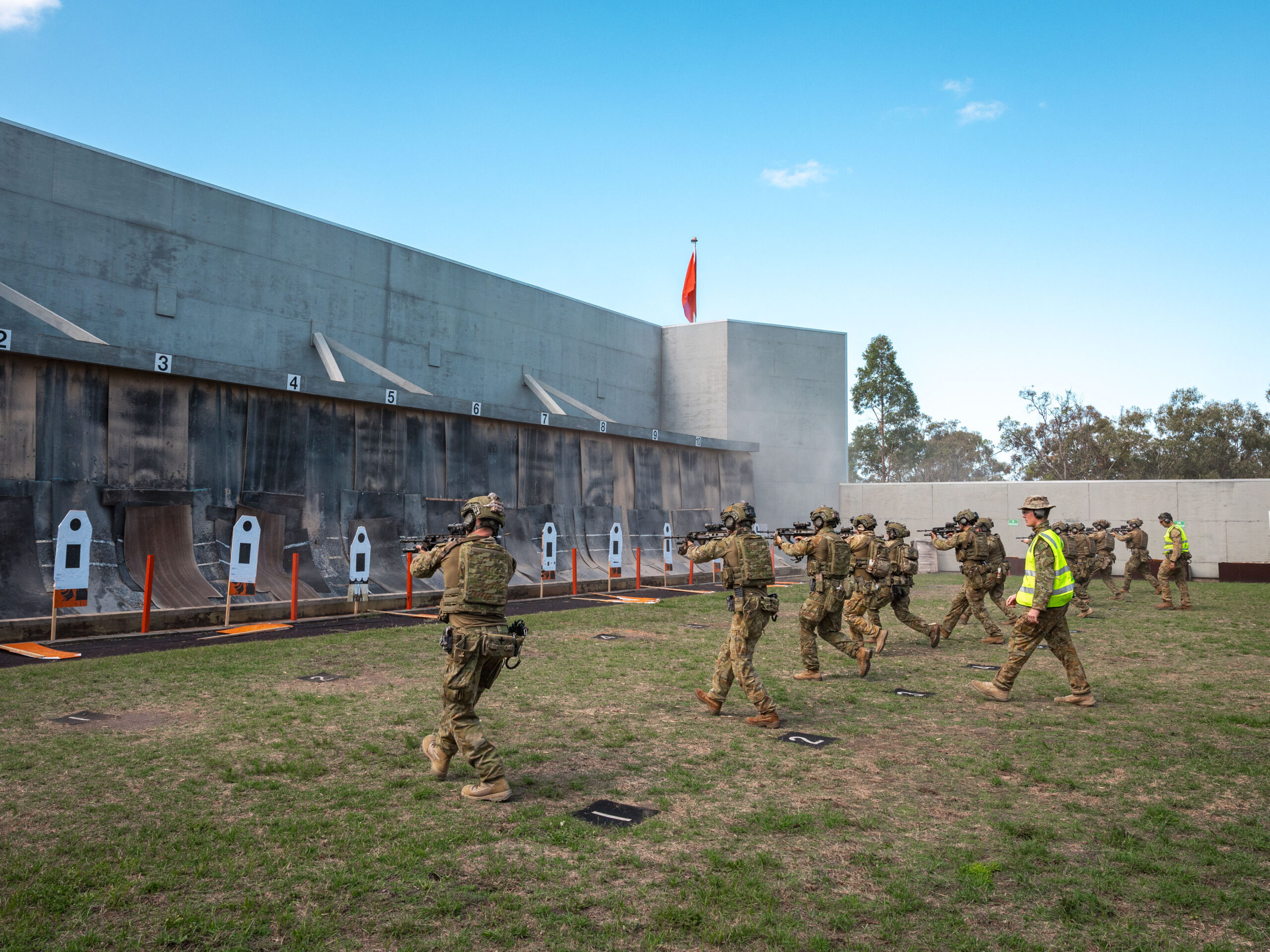 Riflemen from the 6th and 8th/9th Battalions, The Royal Australian Regiment engage targets on the move during the enhance combat shooting lesson a part of the Urban Operation Use Course at Gallipoli Barracks, Brisbane. *** Local Caption *** Members from 8th/9th and 6th Battalions, The Royal Australian Regiment took part in an Urban Operations User Course in South-East Queensland in November and December. The courses culminating activity was a platoon assault on an urban operations training facility, featuring a live breach. The end state of future courses will be a live fire validation at a live fire urban range. This training demonstrates Armys commitment to enhancing the foundation warfighting capability.