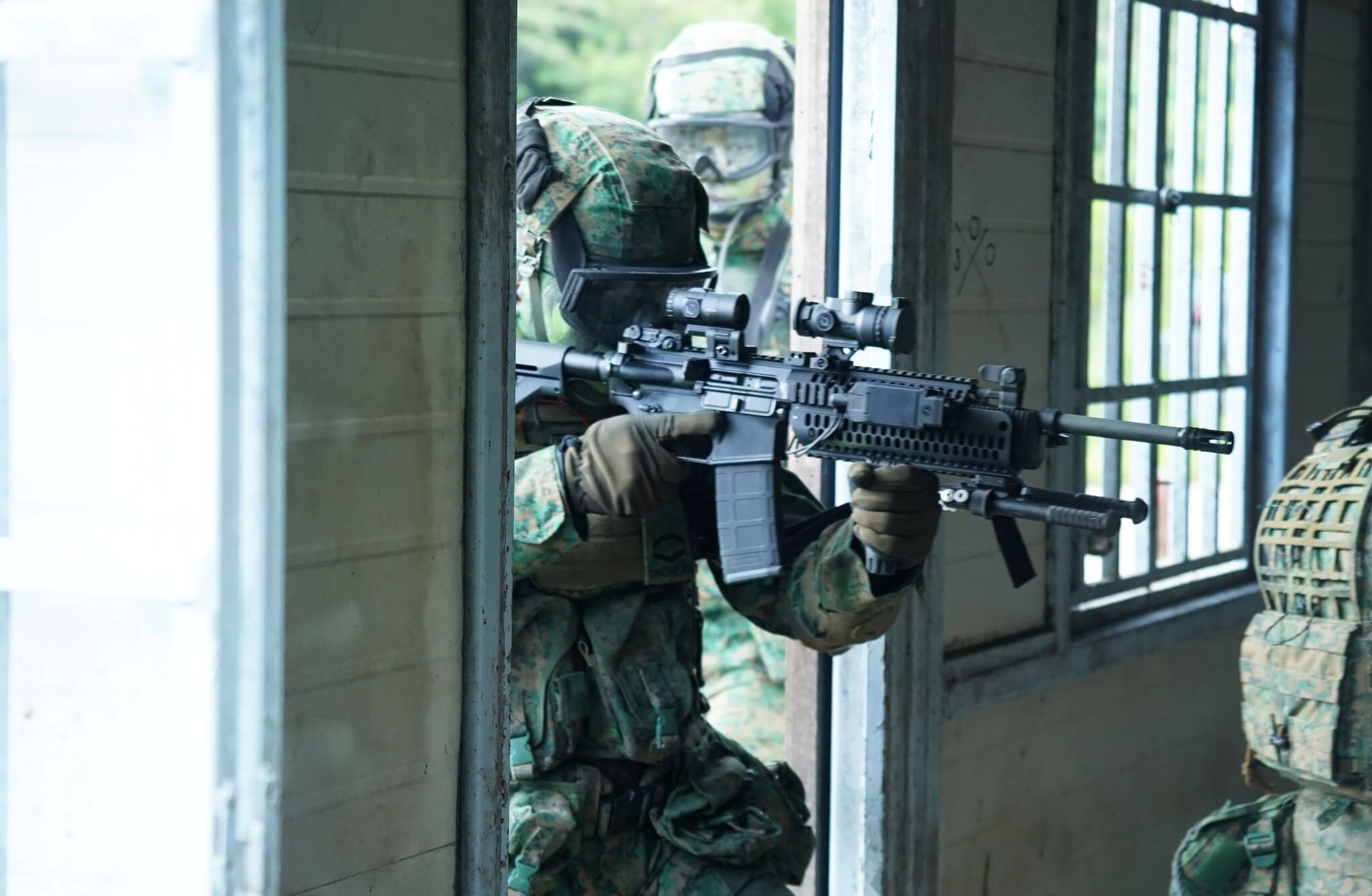 6940E-SG light machine gun