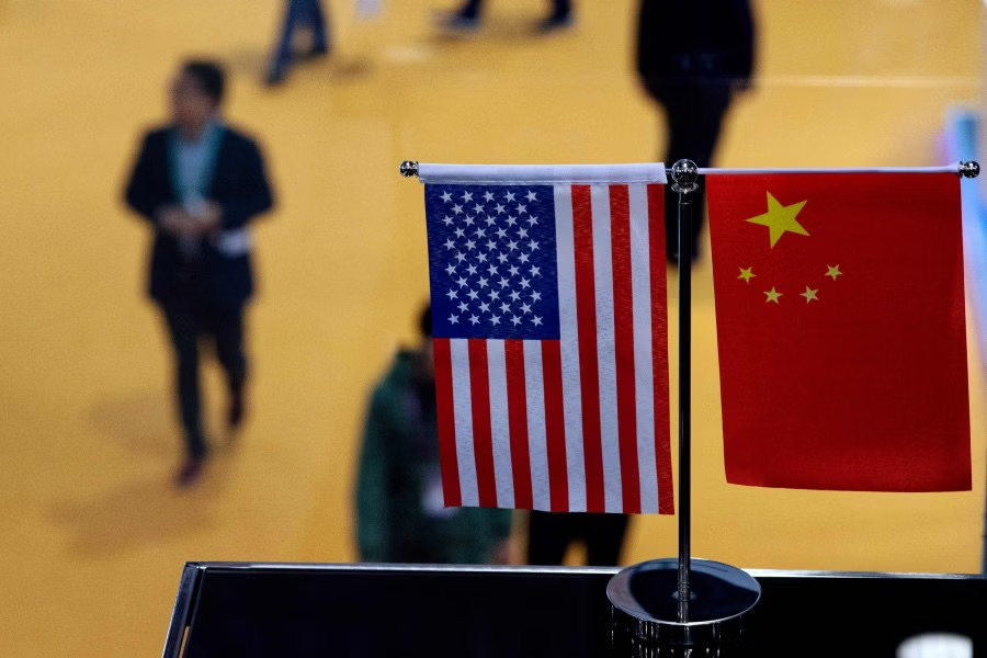 US and Chinese flags