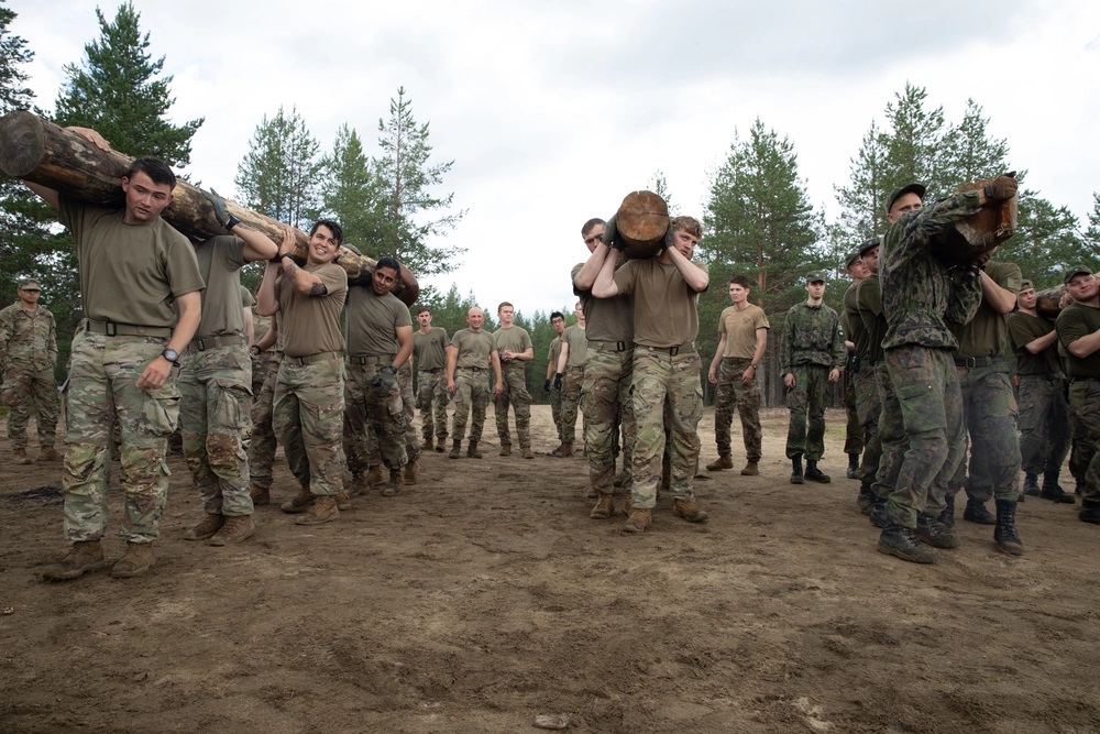 American and Finnish soldiers