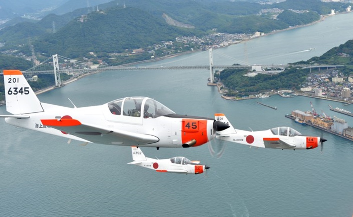 Three Fuji T-5 trainers in flight