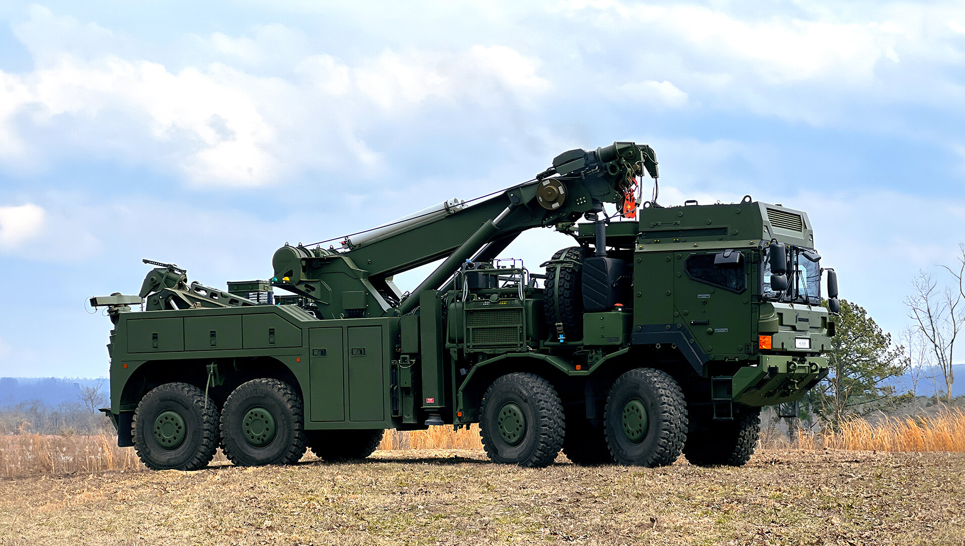 HX military recovery truck