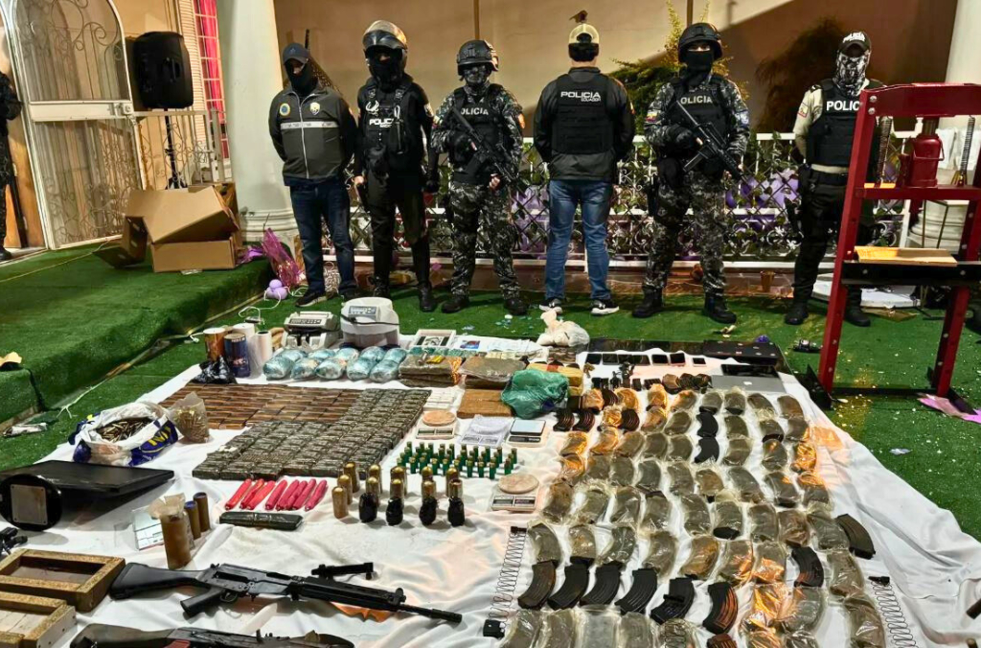 Raid on an illegal explosives factory in Ecuador