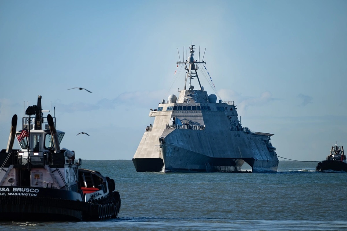 Under the guidance of two tugboats, USS Savannah (LCS 28) enters the harbor at Naval Surface Warfare Center, Port Hueneme Division (NSWC PHD) in California on Feb. 9 for a Combat Systems Assessment Team event