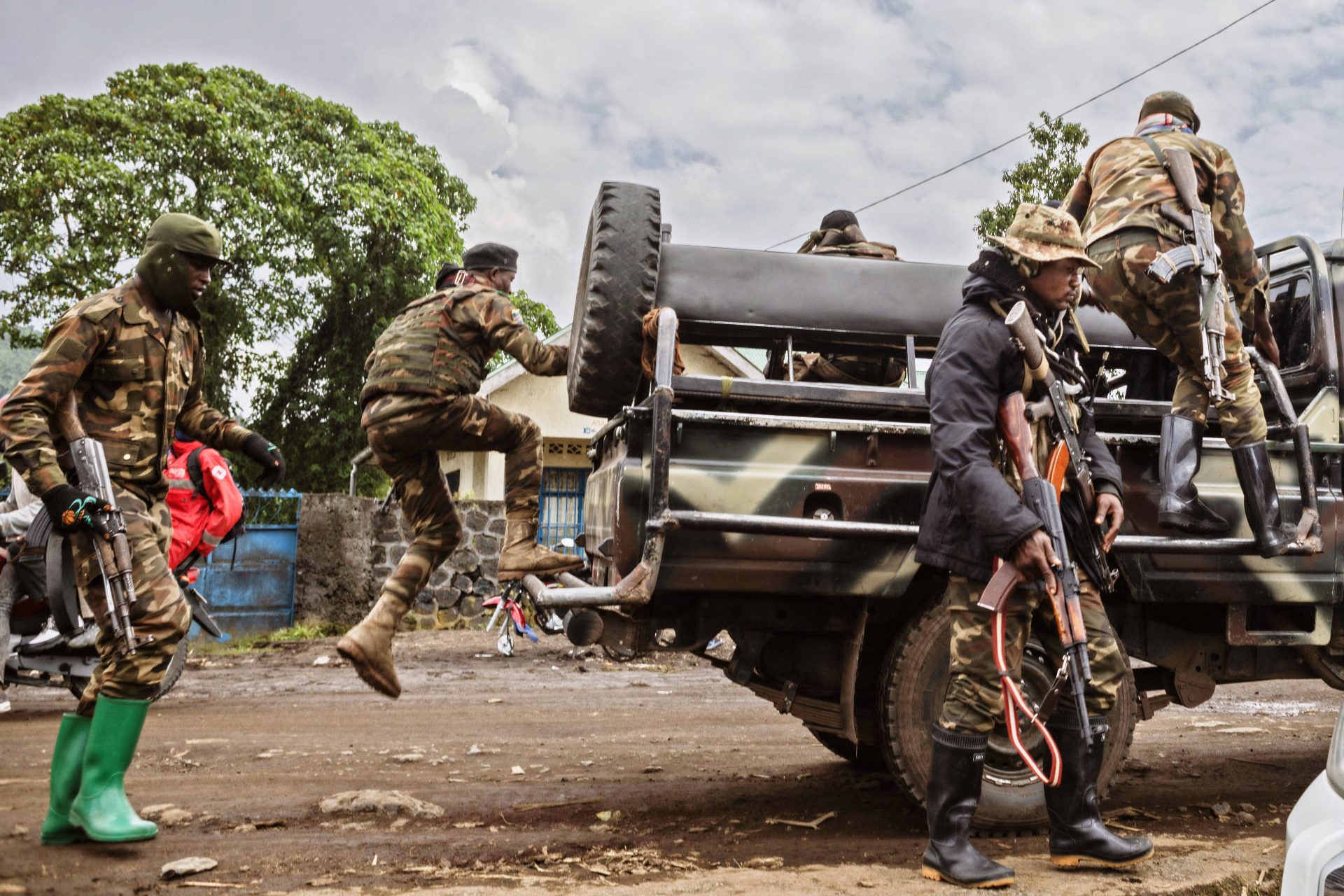 FARDC soldiers patrol near Goma after an attack by M23 rebels. (Photo: AFP)