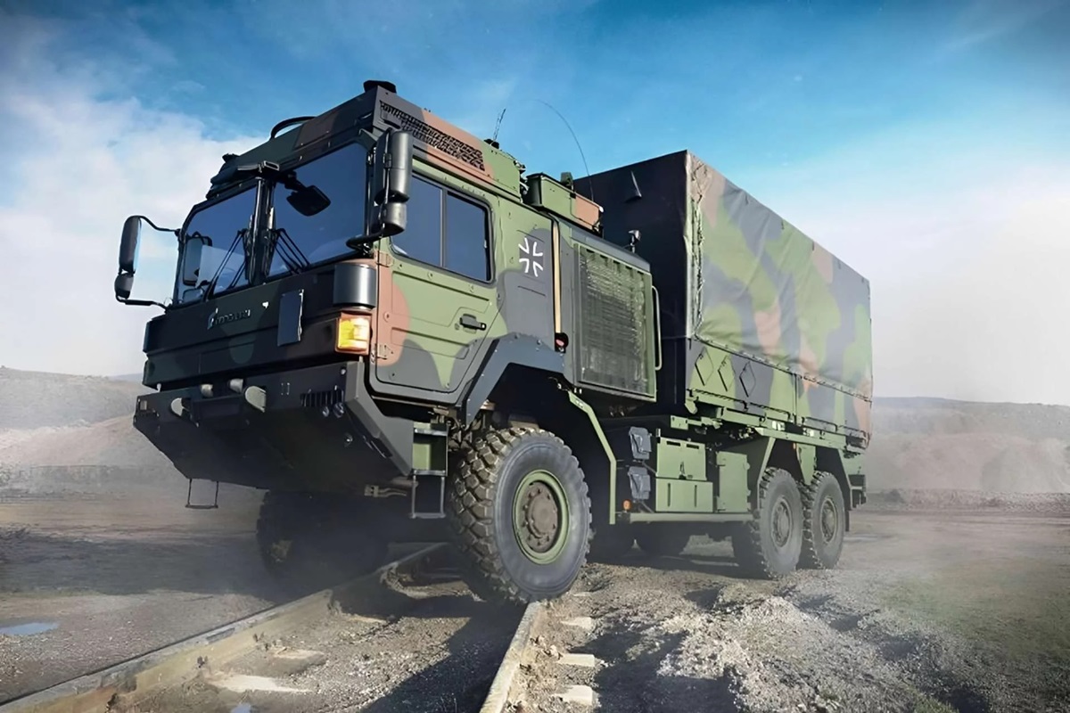Military logistics vehicle