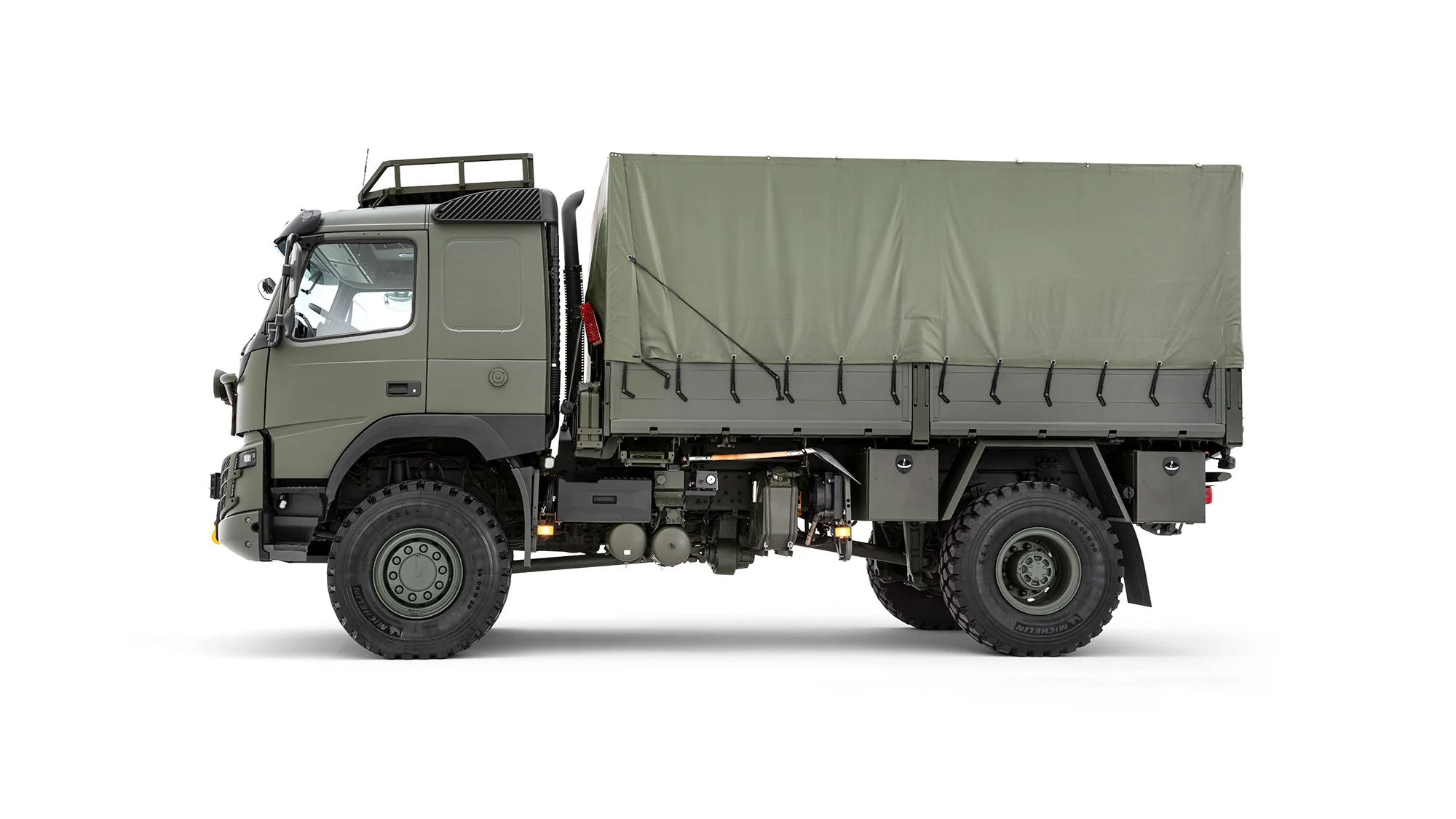 Flatbed truck with tailgate lift. Photo: Swedish Defence Materiel Administration