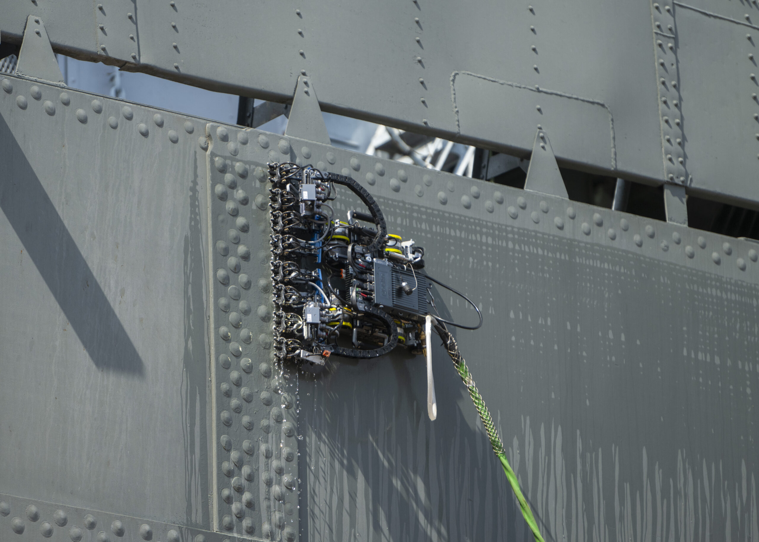 Gecko's ship-scaling robot during an assessment.