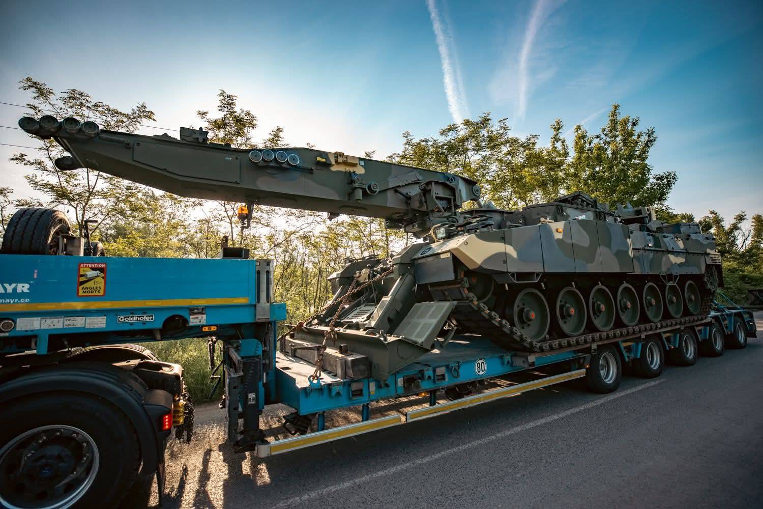 Leguan 2HU armored mobile bridging system