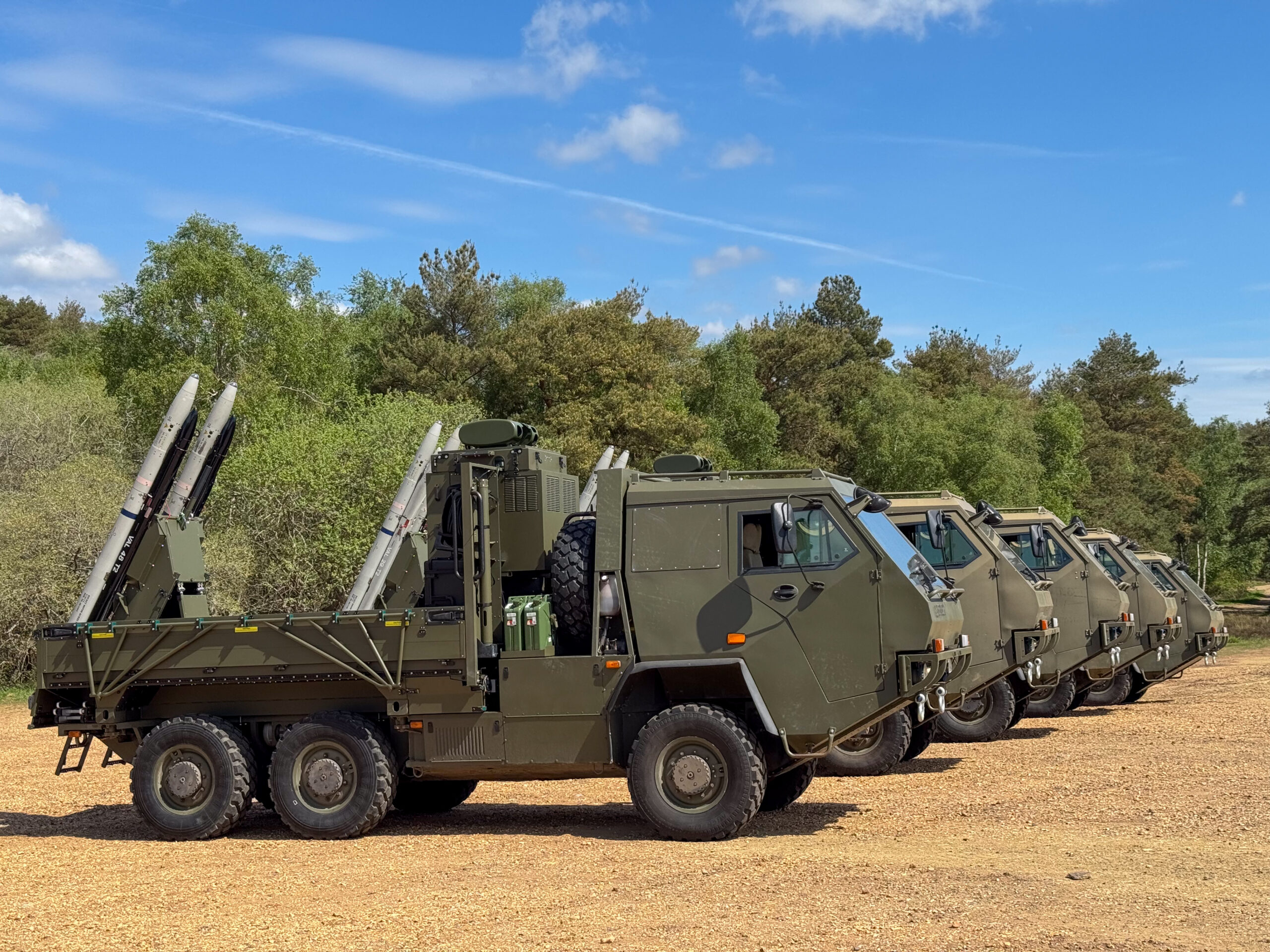 Image of the Raven Air Defence System, based on the HMT 600 Supacat vehicle and the Advanced Short Range Air-to-Air Missile (ASRAAM). This mobile ground-based air defence system is cantered around AIM-132 ASRAAM (Advanced Short-Range Air-to-Air Missile). The system takes the AIM-132, a hugely capable weapon, and adapts it for surface launch from the Supacat High Mobility Transporter (HMT) 600 (6×6) vehicle. The ad-hoc system is another example of the wide variety of advanced weapons that have been supplied to Kyiv by the United Kingdom. It will help meet a dire demand for short-range air defence (SHORADs) needed to tackle a resurgent Russian aerial threat on the frontlines.