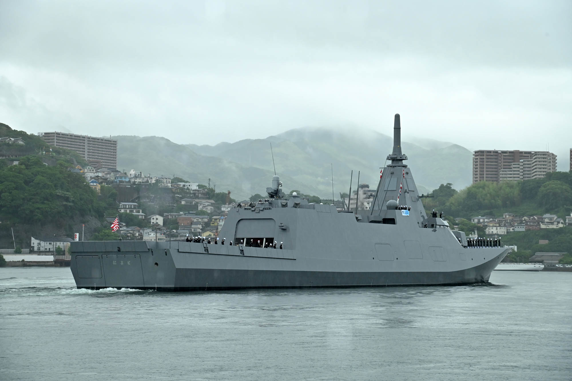 The JS Niyodo (FFM-7) Mogami-class frigate