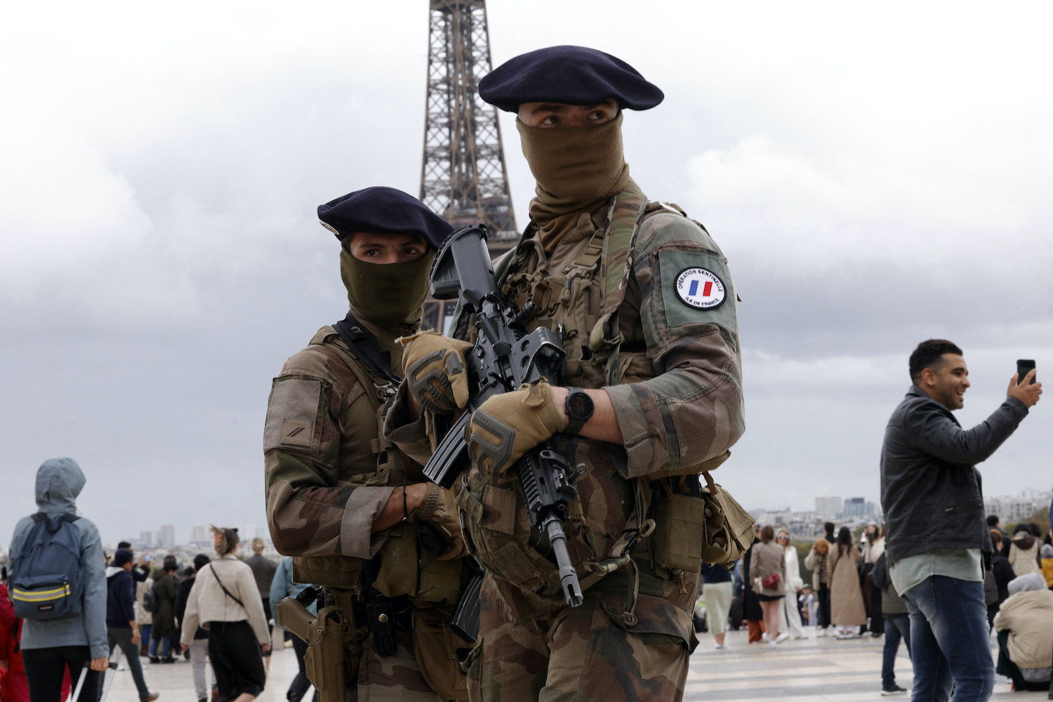 French military servicemen