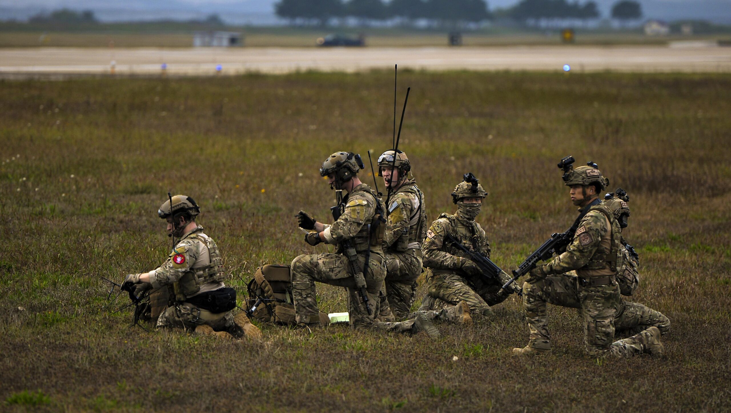 US Air Force combat controllers and Republic of Korea 255th SOS pull security and establish a line of communication at Kunsan Air Base, South Korea