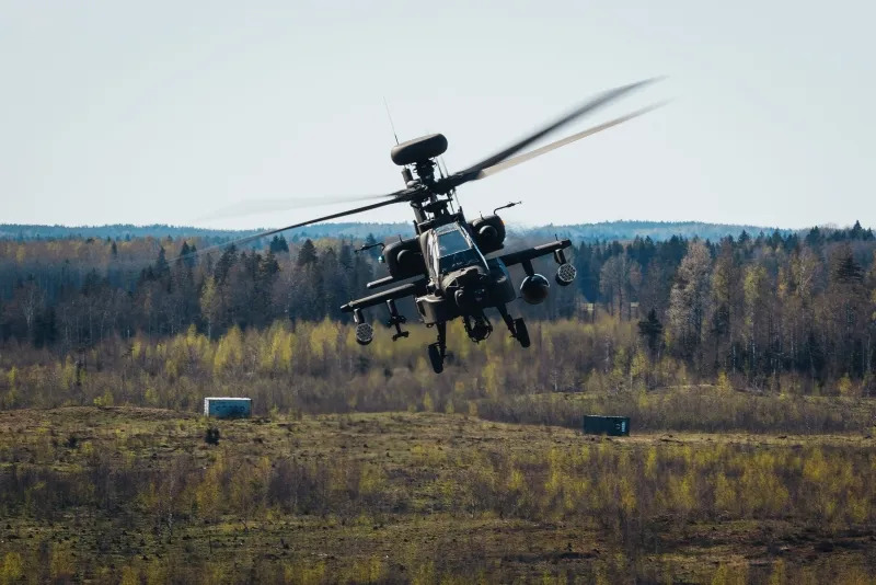 Apache AH-64