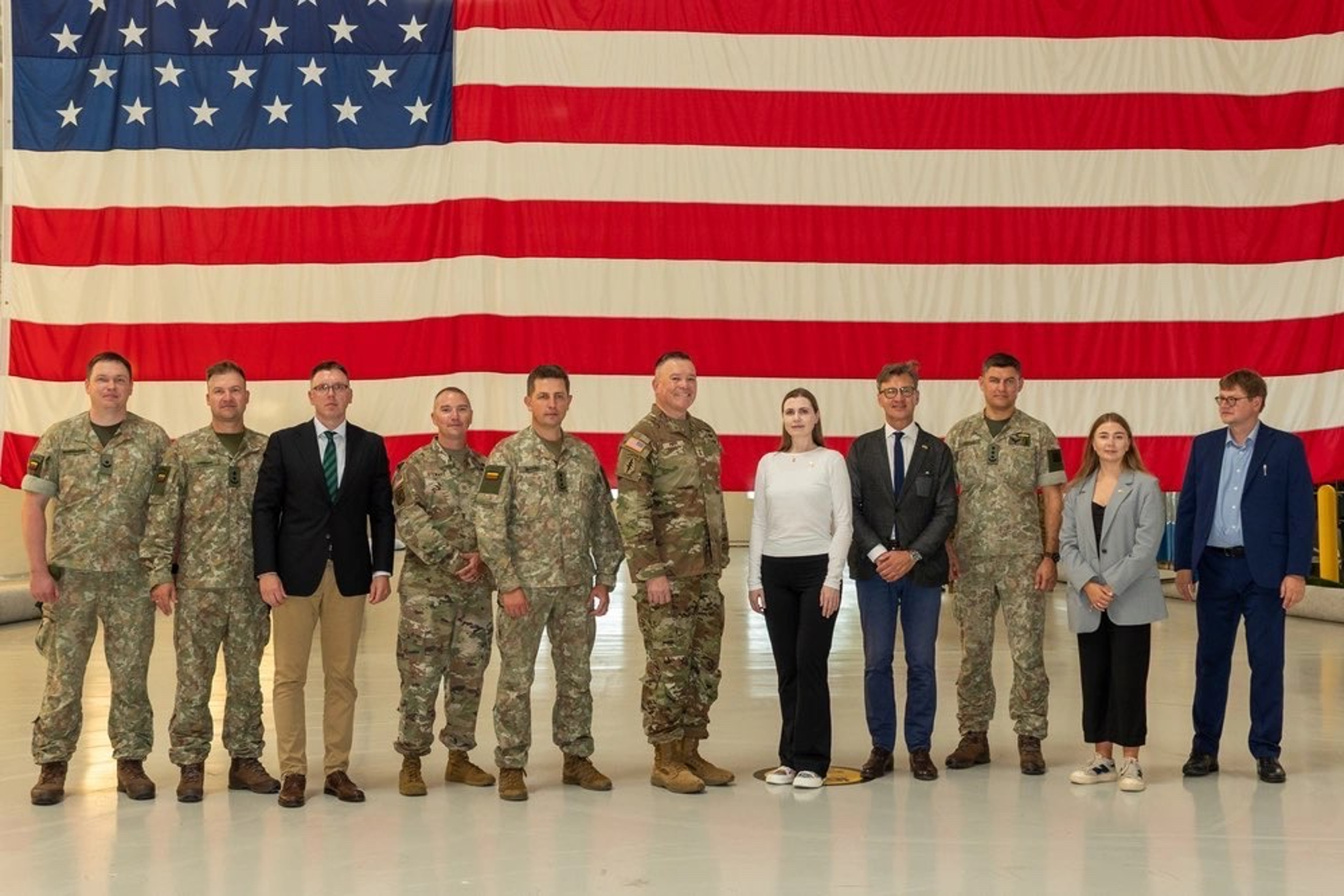 Lithuanian Defence Minister Dovilė Šakalienė with American defense and tech firm leaders