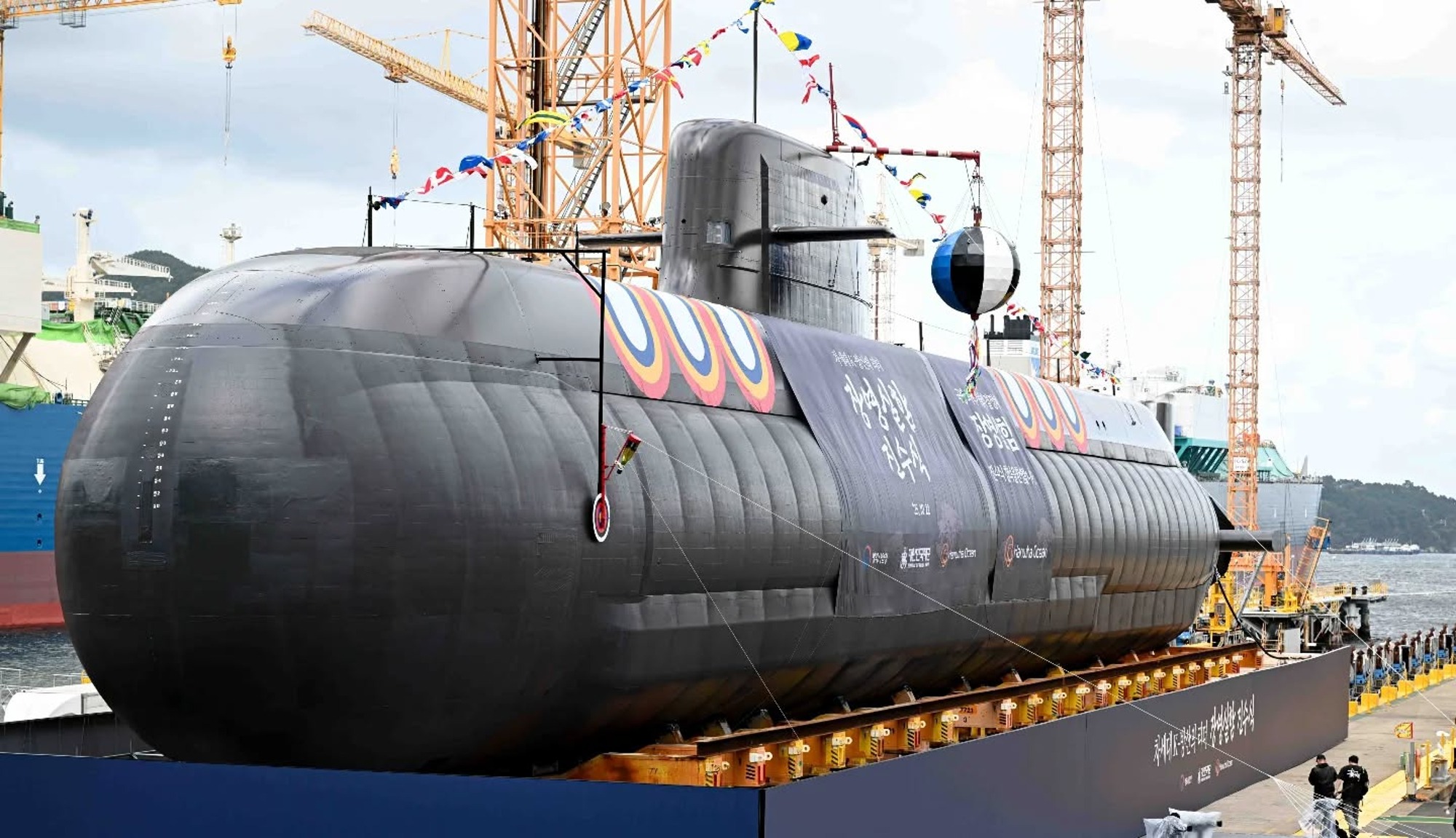 The firrst Dosan Ahn Chang-ho-class (KSS-III) Batch-II attack submarine. the ROKS Jang Yeong-sil (SS-087).