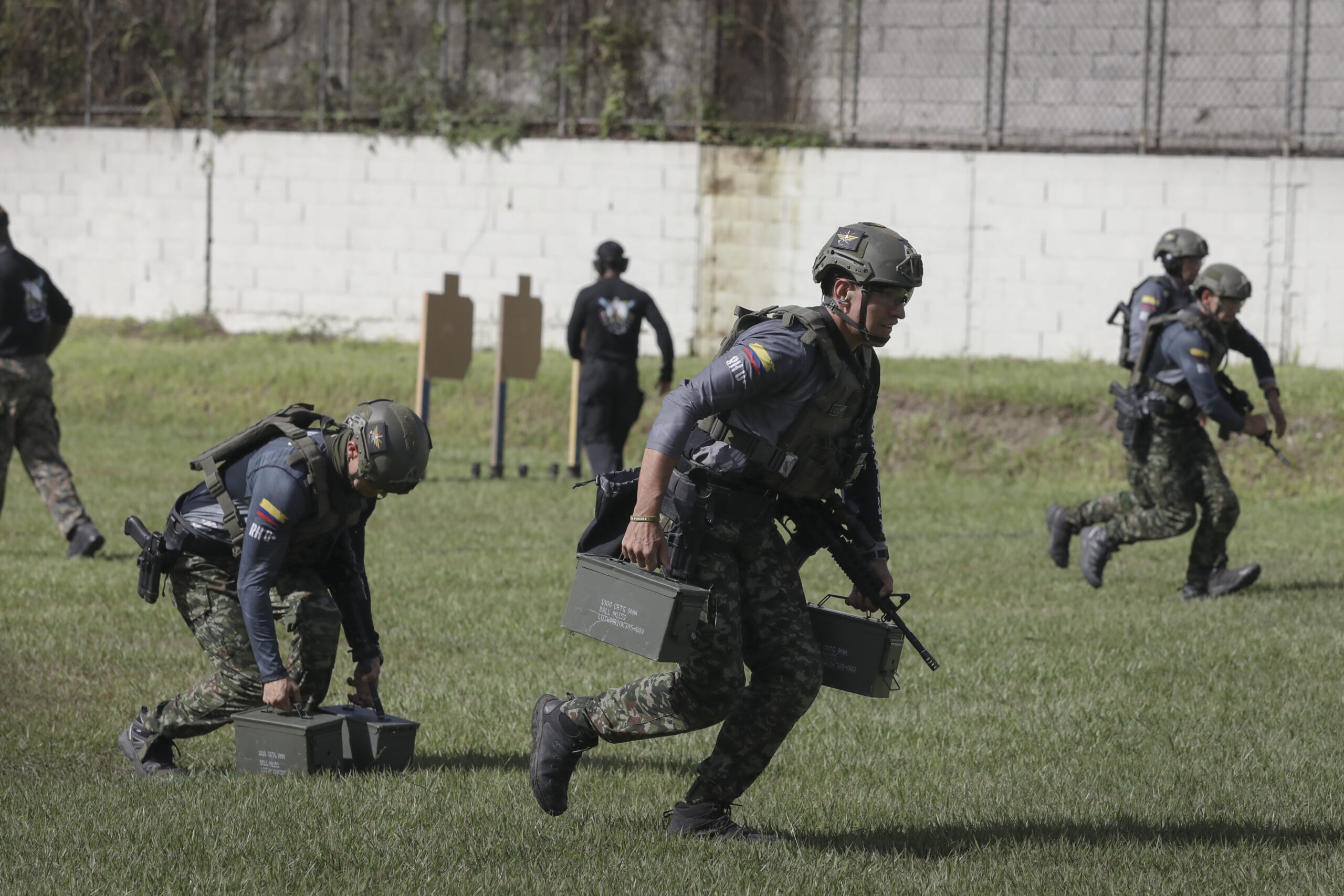 A Colombian special operations team carries weighted ammo cans during an assaulter stage of Fuerzas Comando 2025 at Ilopango, El Salvador, Aug. 23, 2025. Fuerzas Comando 2025 brings together 16 special operations team from across Central, South America and the Caribbean to test skills through a 10-day special operations forces competition alongside a senior leadership seminar to collectively refine skills and foster military-to-military relationships. (U.S. Army National Guard photo by Sgt. Hassani Ribera)