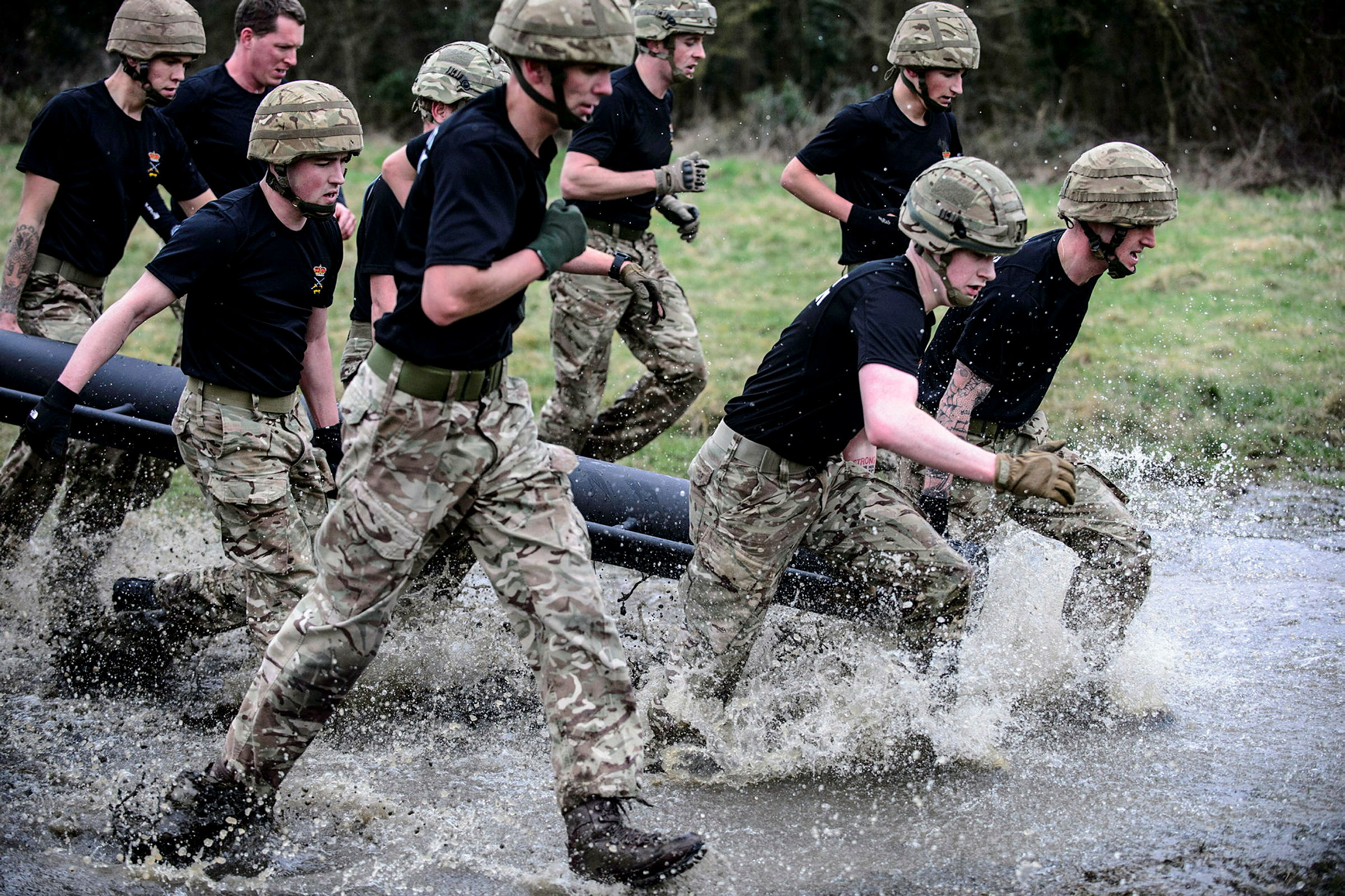 Soldiers from number 3 Company carry the log during the race. The Coldstream Guards dig in on Windsor Great Park. Physical prowess and an unshakeable will to succeed are vital requirements for Guardsmen in the British Army. To test themselves the infantry soldiers of the Coldstream Guards take on the tough physical and mental challenge of a log race in Windsor Great Park. While it may look like a walk in the park, the task of carrying a 100kg metal “log” around a 3,000-metre course is one of the most difficult trials that a soldier faces. Teams of 12 personnel are required to shepherd their load over undulating, boggy terrain at full speed – only six pairs of hands are allowed to hold the weight any one time.