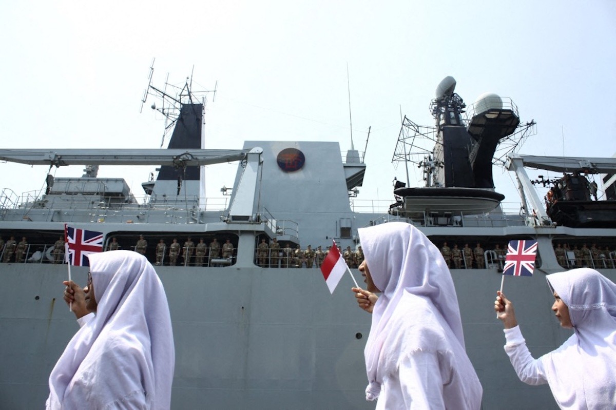 Childrens waves the UK and Indonesian flags as they welcoming the HMS Albion (L14) arrival at Terminal 2 Port of Tanjung Priok, Jakarta on Sunday, April 22, 2018. The arrival of the ship of HMS Albion and the Royal Navy crew is in order to strengthen cooperation between the British and Indonesian military.