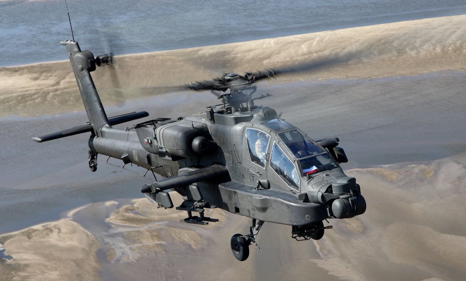 Poland Apache fleet expansion