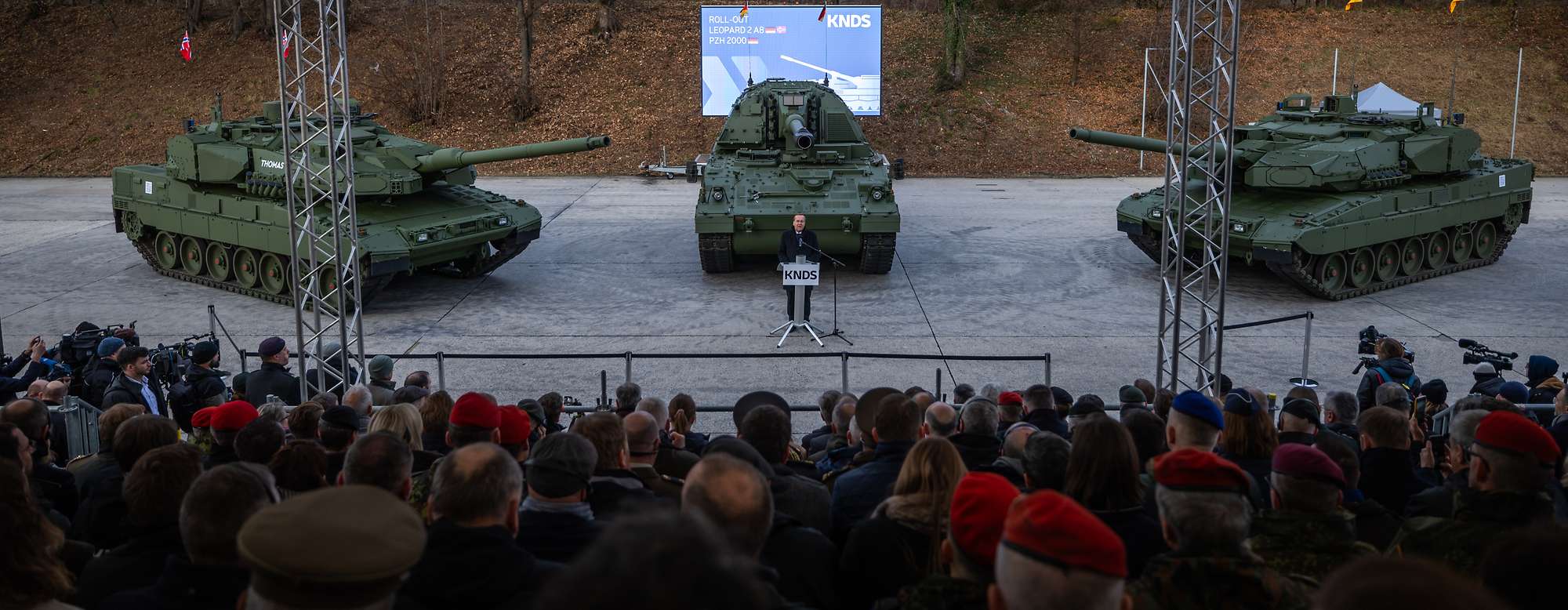 Leopard 2 A8 main battle tank and Panzerhaubitze 2000 A4 self-propelled artillery