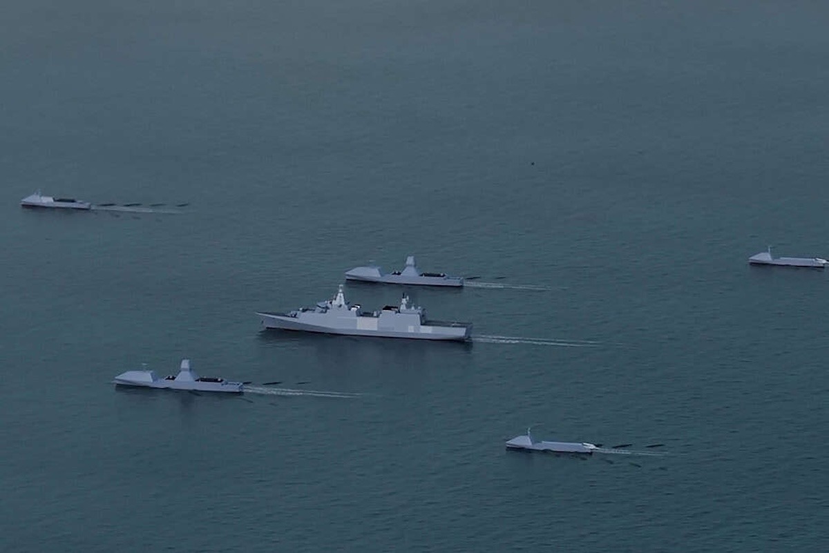 hybrid naval fleet comprising crewed and uncrewed vessels on sea
