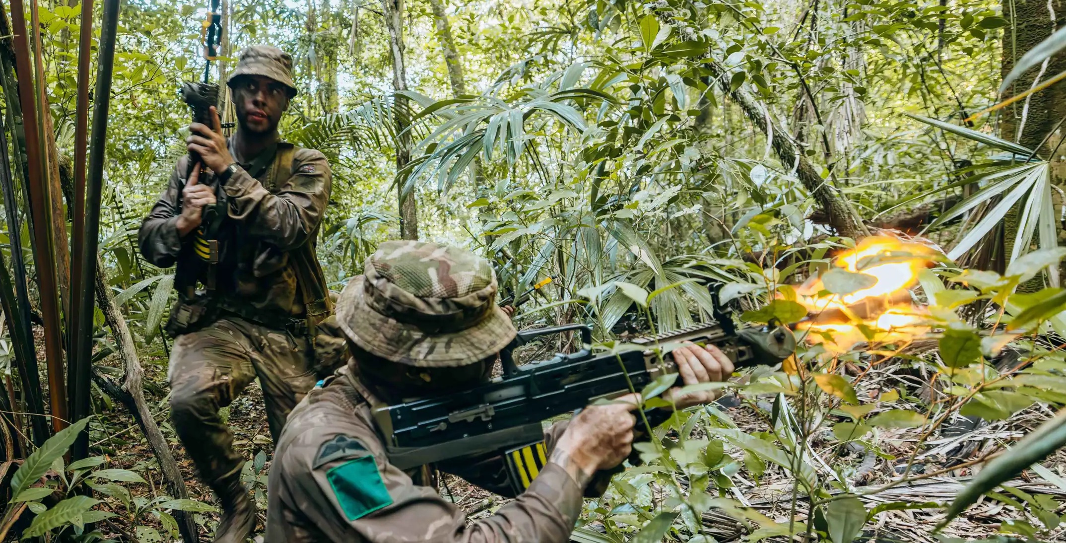 UK paratroopers join jungle exercises