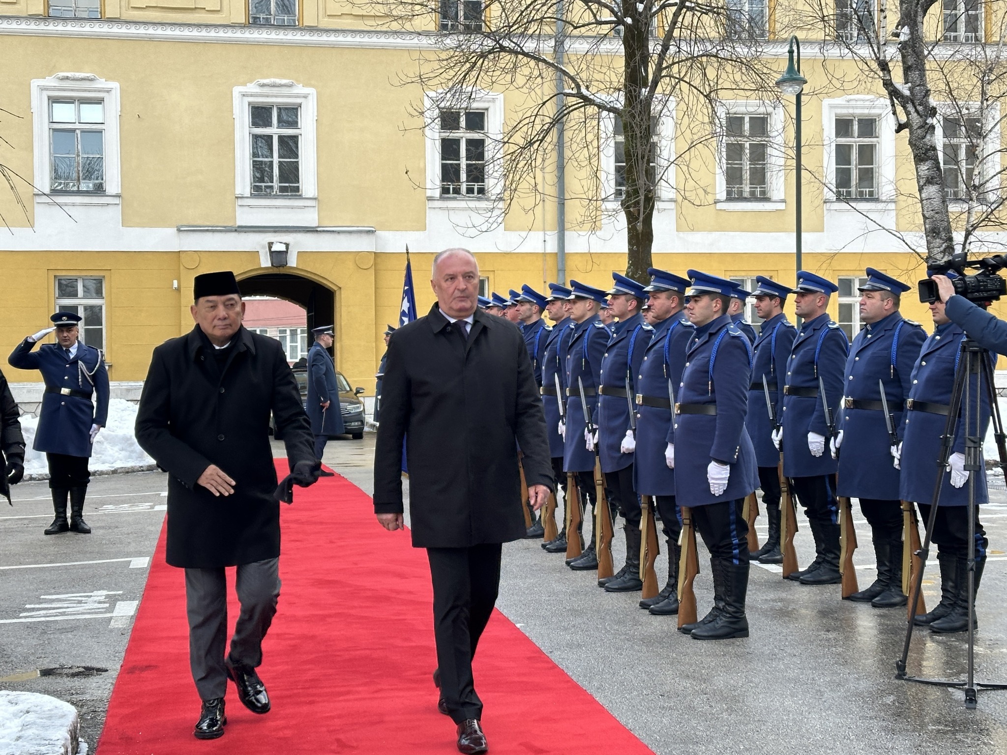 Indonesian Defense Minister Syafrie Syamsuddin and Bosnia and Herzegovina Defence Minister Zukan Helez,