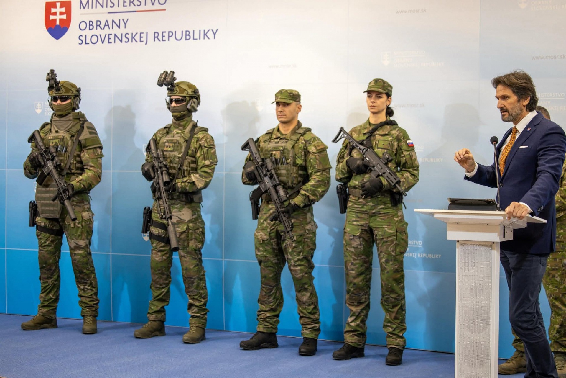 Defence Minister Robert Kaliňák presenting new military gears for Slovak troops. Photo: Slovak Ministry of Defence
