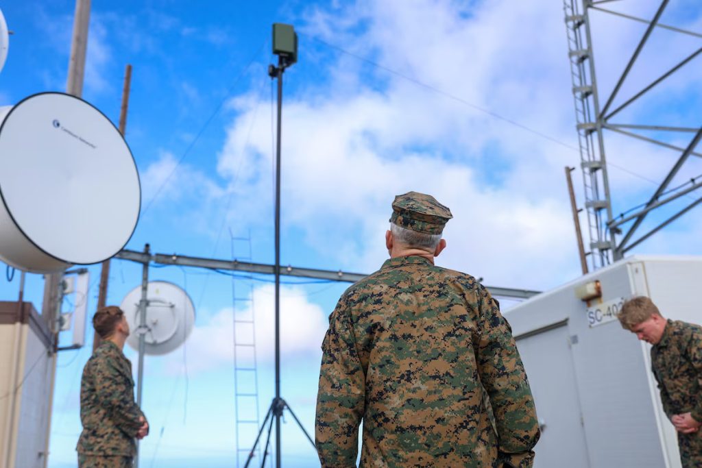 A general observes a 360-degree communication radio used by marines to facilitate and track data flow during Project Convergence Capstone 5 (PC-C5) 