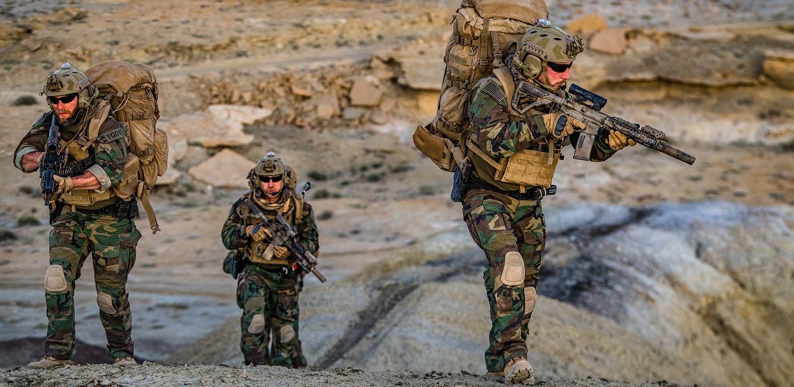Soldiers use Raytheon’s Specter DR Weapon Sights.