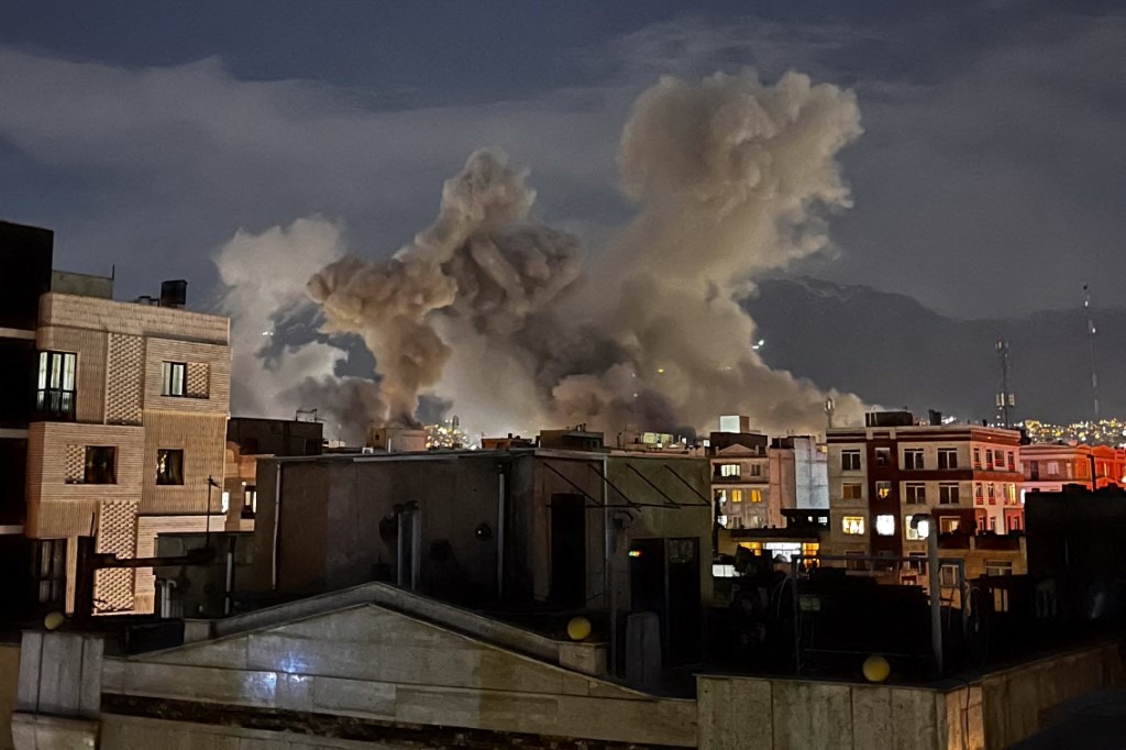 Plumes of smoke rise following reported explosions allegedly near Iran's Ministry of Intelligence on Araqi Street in Tehran on March 1, 2026, after Iran's supreme leader, Ayatollah Ali Khamenei, was killed a day earlier in a large US and Israeli attack, prompting a new wave of retaliatory missile strikes from Iran.