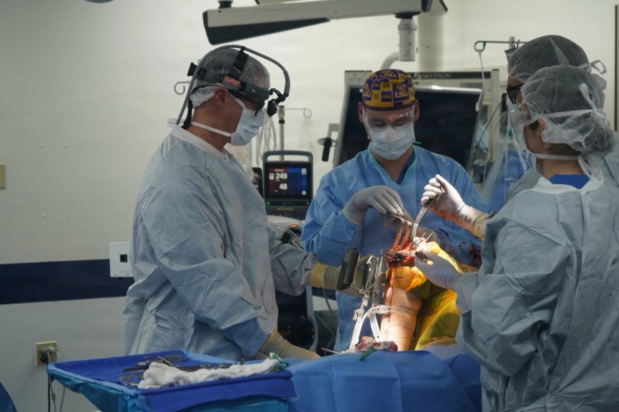 A computer-assisted knee replacement procedure at Naval Hospital Rota, Spain.