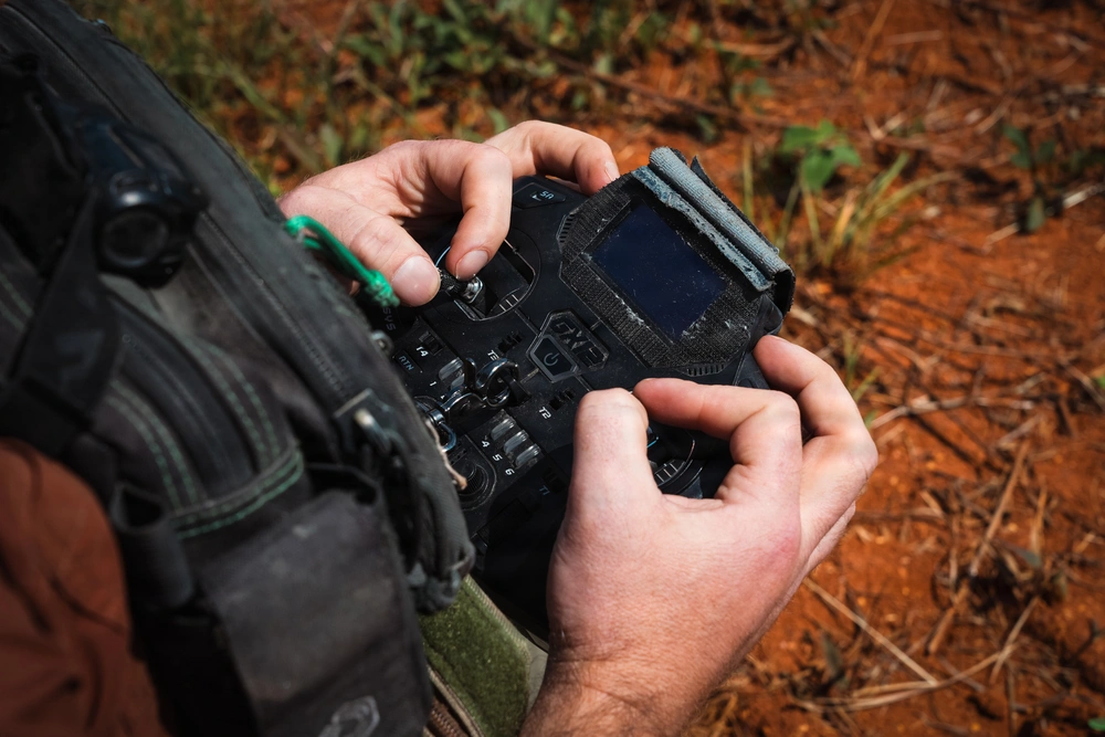A US Army drone operator participates in counter-drone testing as the Pentagon explores AI-assisted targeting technologies for C-UAS missions. Photo: Staff Sgt. Gabriel Davis/DVIDS