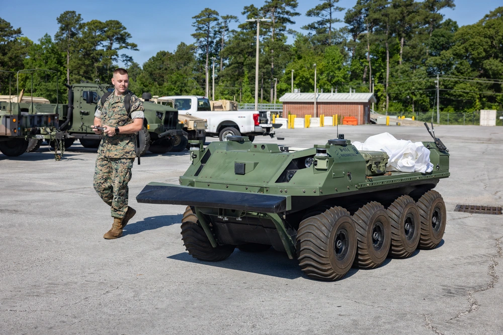 A US Marine Corps service member operates expeditionary logistics equipment during field testing. Photo: Sgt. Rafael BrambilaPelayo/DVIDS