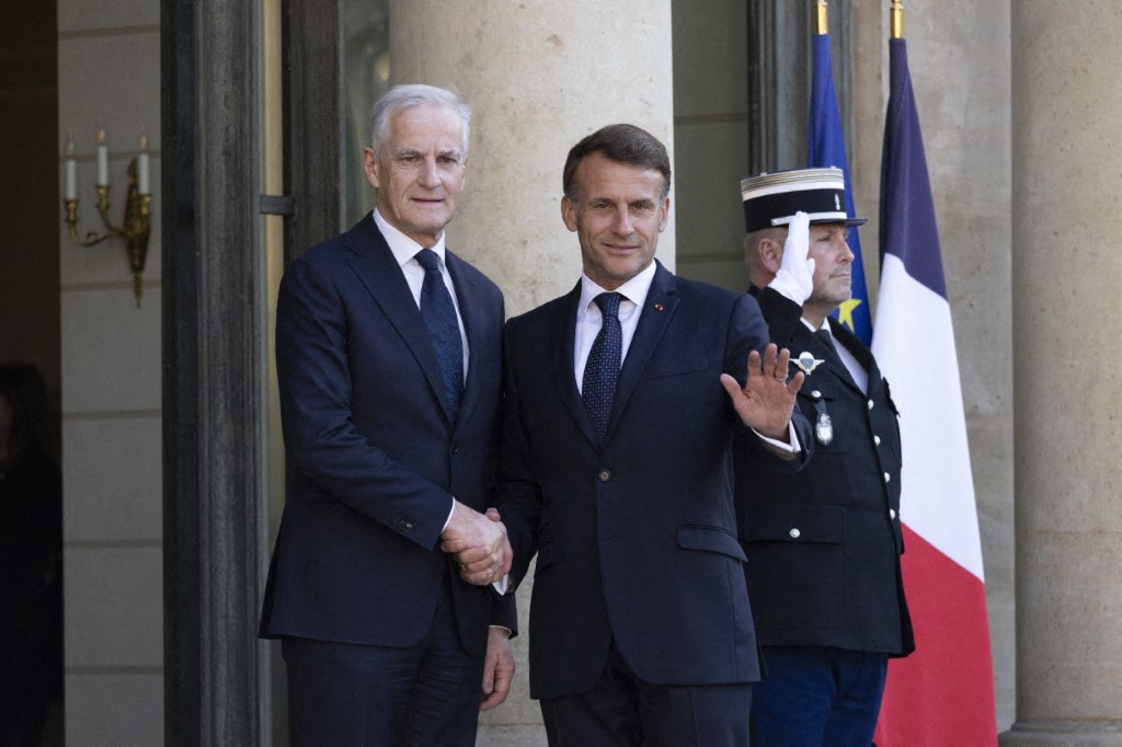 The President of the French Republic, Emmanuel Macron, receiving the Prime Minister of the Kingdom of Norway, Jonas Gahr Støre, at the Elysee Palace in Paris, France, on May 27, 2026.