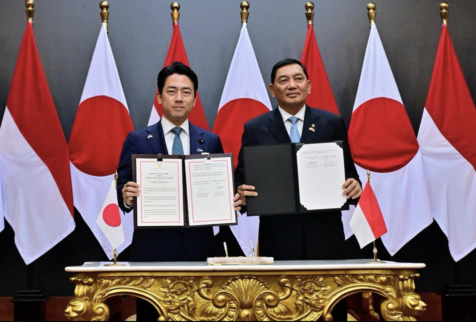 Japanese Defense Minister Shinjiro Koizumi and Indonesian Defense Minister Sjafrie Sjamsoeddin.